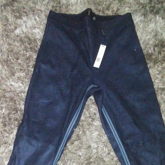Elie Tahari Pants - Elie Tahari women leggings size LARGE ...tag $995. Elie Tahari Pants - Elie Tahari women leggings size LARGE ...tag $995.